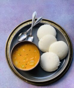 4 pieces Idli Sambar