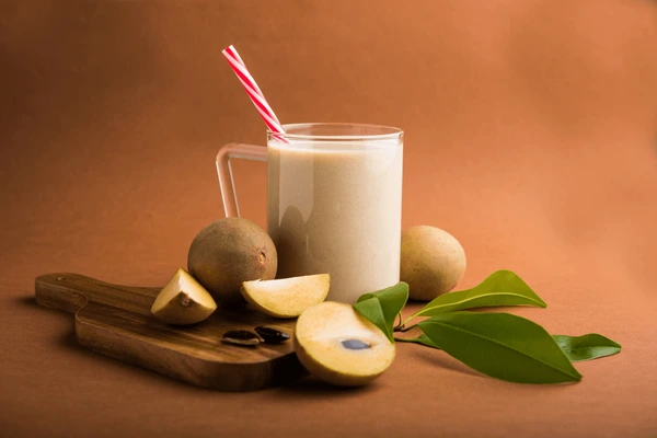Fresh Sapota (Chikoo) Juice