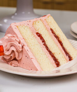Strawberry Cake (1 piece / slice)